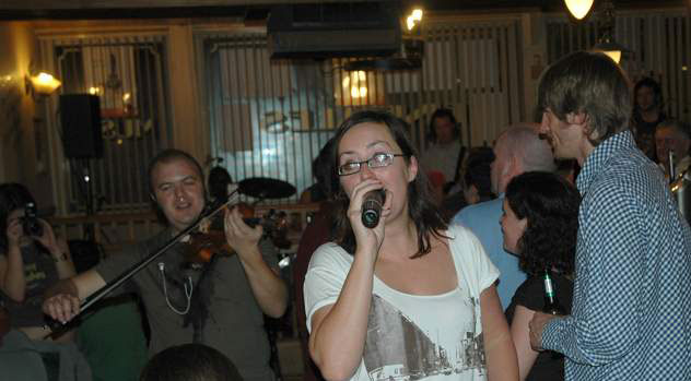 Performing in Abertawe